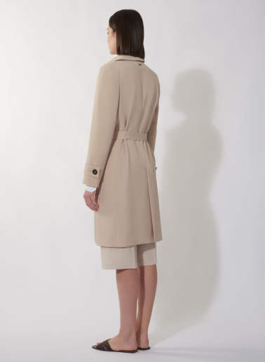 Einreiher Trenchcoat aus technischem Stoff mit maßgeschneiderten Nähten in beige