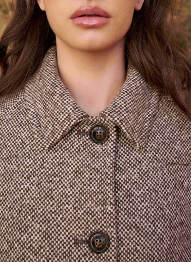 Short brown patterned wool coat with shirt collar and patch pockets