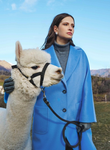 Maxi cappotto oversize azzurro in pura lana con tasche applicate