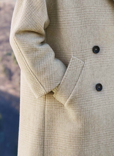 Cappotto beige doppio petto oversize con fantasia micro pied de poule