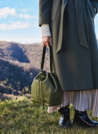 Secchiello con tassello e logo in pelle verde militare
