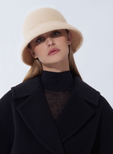 Cappello cloche beige in lana effetto pelliccia