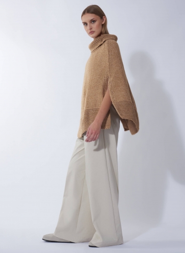 Gestricktes Cape in Camel