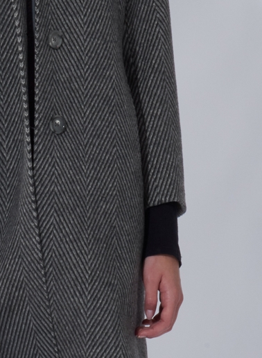 Cappotto con fantasia spigata grigia in pura lana con pettorina in nylon staccabile