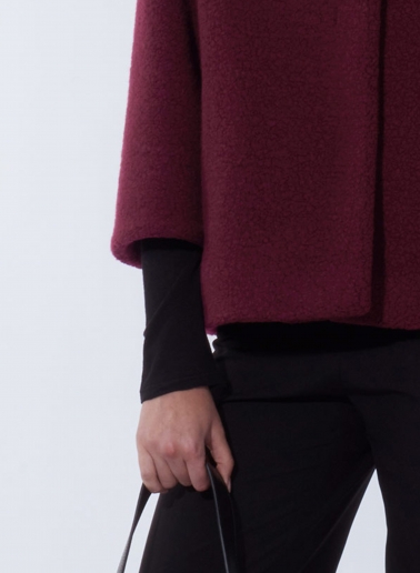 Short burgundy wool coat with 3/4 sleeves