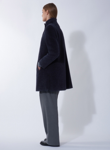 Cappotto corto blu svasato in lana e alpaca con spacchi laterali