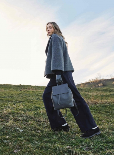 Cappotto corto grigio in lana con maxi rever