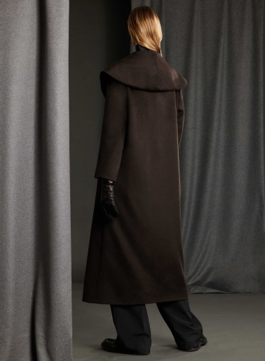 Cappotto marrone con collo a maxi scialle in pura seta