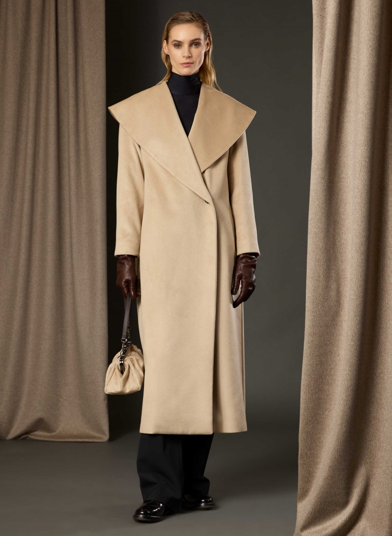 Cappotto beige con collo a maxi scialle in pura seta
