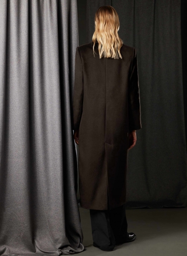 Maxi cappotto marrone a uomo in pura seta