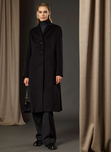 Clutch aus reinem Cashmere in Schwarz