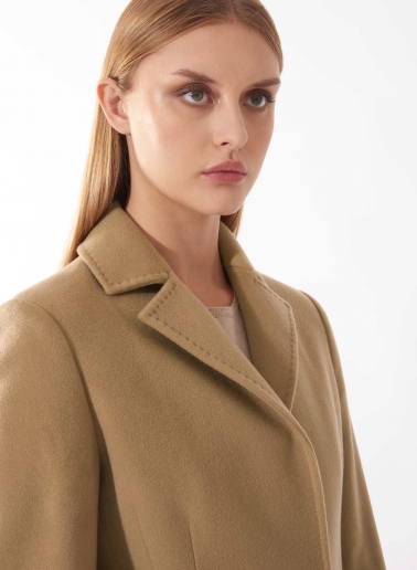 Maxi camel coat in pure cashmere with masculine cut