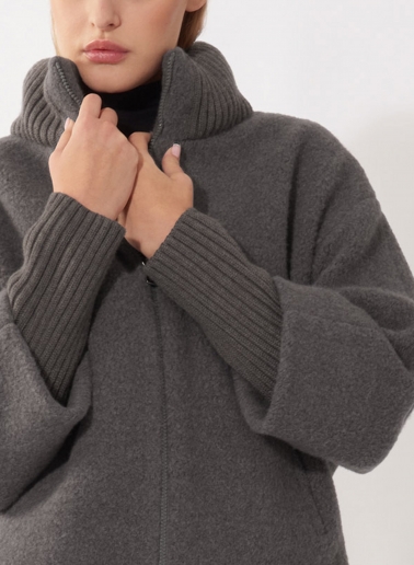 Oversized Kurzmantel mit Strick-Details in Dunkeltaupe