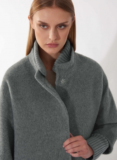 Oversized Kurzmantel mit Strick-Details aus Wolle und Alpaka in Hellgrau
