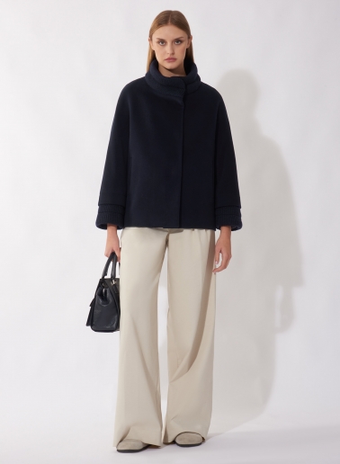 Kurzmantel mit Rippen-Strick-Details aus Wolle und Cashmere in Blau