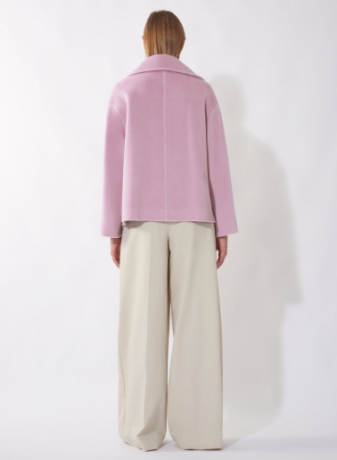 Cappotto corto oversize rosa doppio petto in pura lana con maxi rever