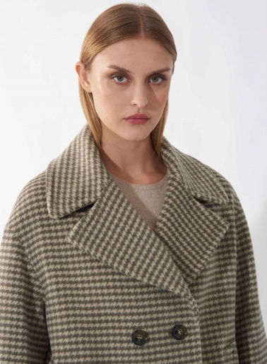 Cappotto corto doppio petto oversize taupe scuro in pura lana con fantasia pied de poule