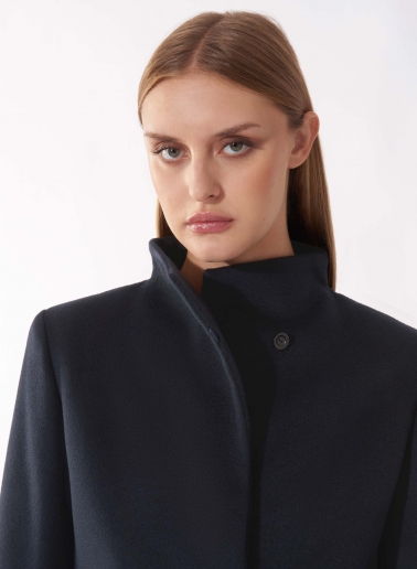 Cappotto blu in puro cashmere con collo alto
