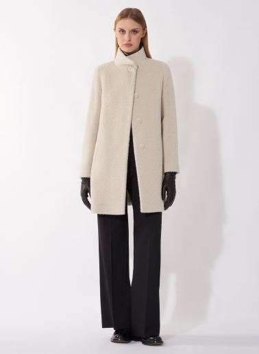 Cappotto corto beige svasato in lana e alpaca con spacchi laterali