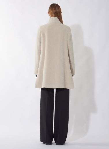 Cappotto corto beige svasato in lana e alpaca con spacchi laterali