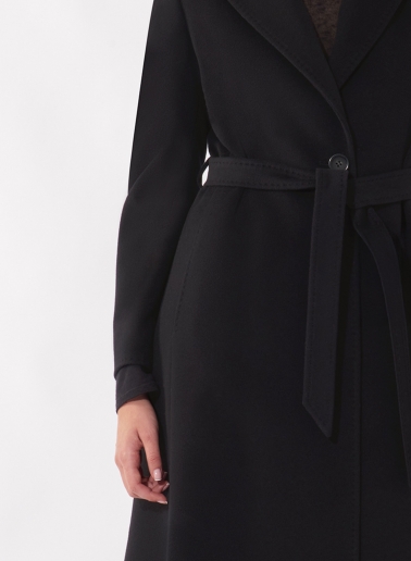 Cappotto nero con cintura in pura lana linea aderente