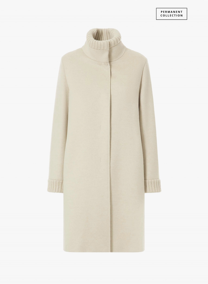 Cappotto beige in pura lana zibeline con inserti in maglia