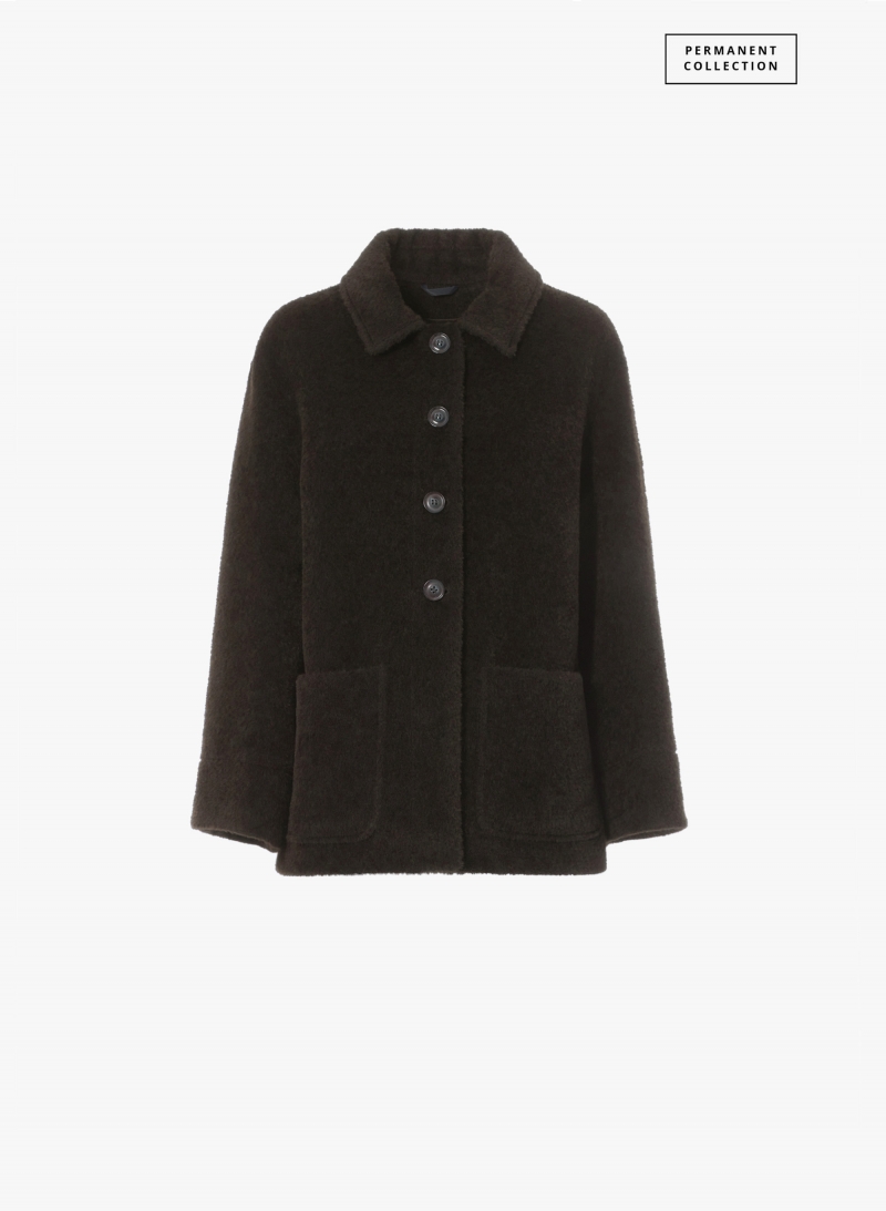 Cappotto corto marrone in lana e alpaca con collo a camicia e tasche applicate