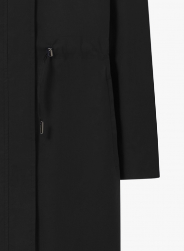 Parka nero in tessuto tecnico antigoccia
