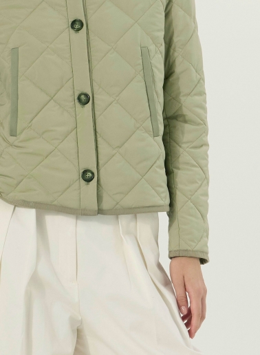 Steppjacke mit Hemdkragen und kontrastierenden Details in Militärgrün