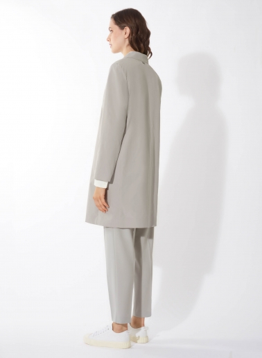 Spolverino grigio perla a uomo in nylon tecnico antigoccia