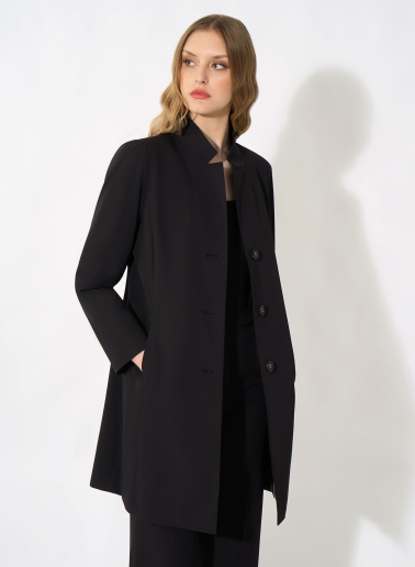 Soprabito nero in cotone stretch con collo a rever rovesciato