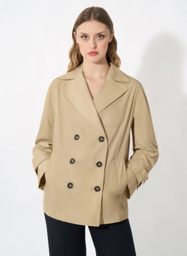 Giacca doppio petto beige con maxi rever in tessuto tecnico antigoccia