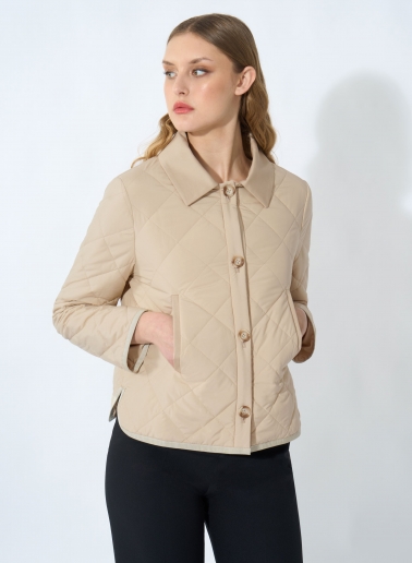 Giacca beige trapuntata con collo a camicia e dettagli in contrasto