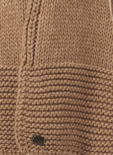 Gestricktes Cape in Camel