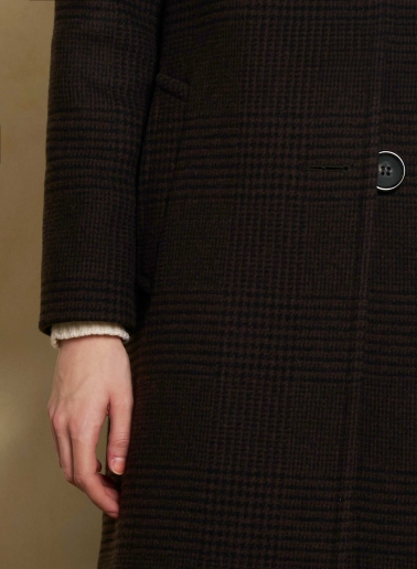 Brown coat with micro houndsthooth pattern and shirt collar