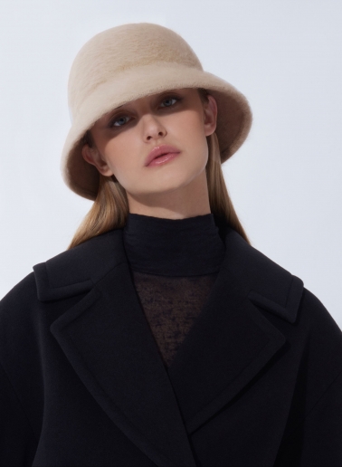 Beige wool cloche hat with fur effect
