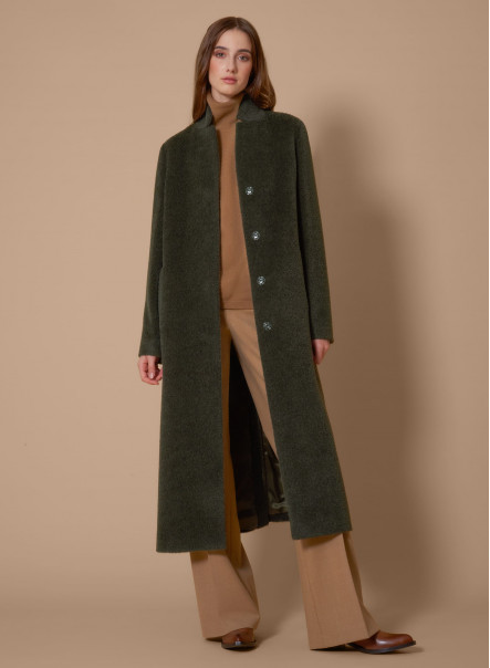 Langer Mantel aus Alpaka und Wolle mit umklappbarem Reverskragen in Grün