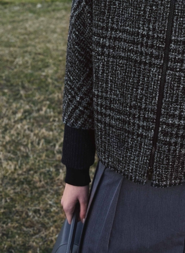 Kurzmantel mit Check-Muster, Reißverschluss und Strick-Details in Grau