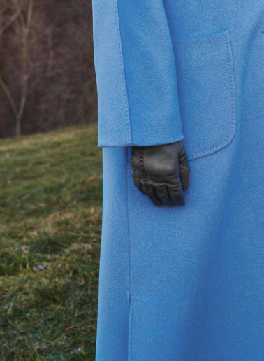 Oversized Maxi Mantel mit aufgesetzten Taschen aus reiner Wolle in Hellblau