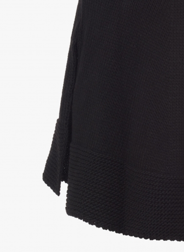Gestricktes Cape in Schwarz