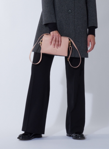 Umhängetasche mit drei Innenfächer aus Leder in Rosa