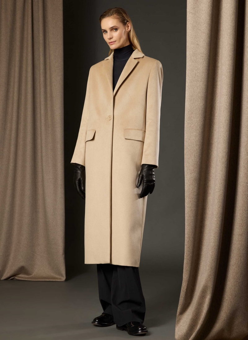 Maximantel mit maskulinem Schnitt aus reiner Seide in Beige