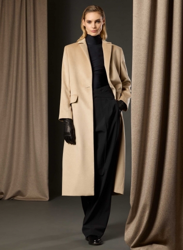 Maxi beige pure silk coat with masculine cut