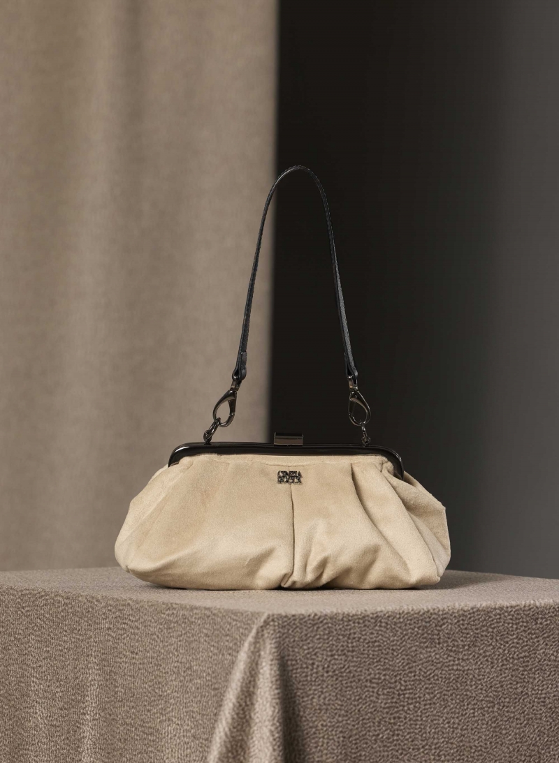 Clutch aus reiner Seide in Beige