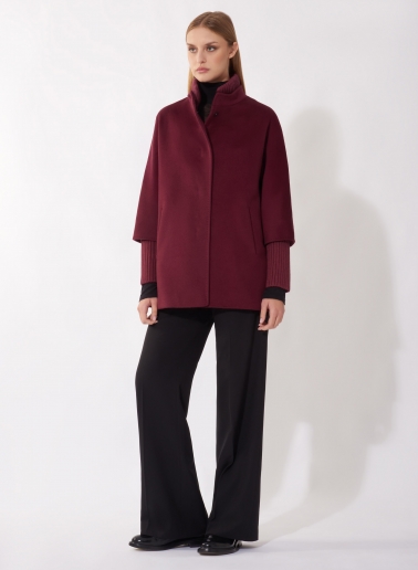 Oversized Kurzmantel mit Strick-Details aus reiner Wolle mit Zobel-Effekt in Bordeaux