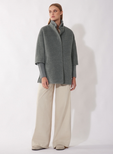 Oversized Kurzmantel mit Strick-Details aus Wolle und Alpaka in Hellgrau