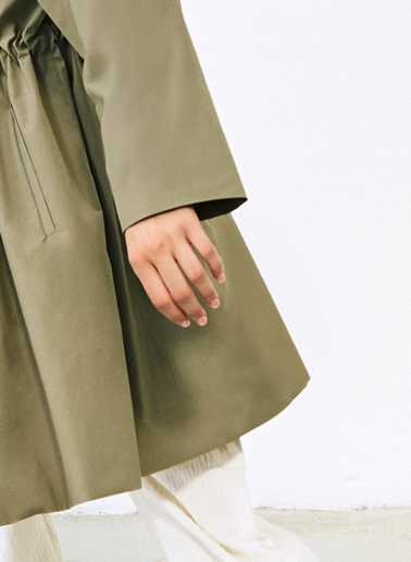Military green parka in rainproof technical fabric