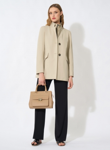 Light camel genuine leather structured bag with metal closure