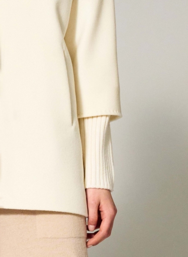 Oversized Kurzmantel mit Strick-Details aus reiner Wolle in Weiß
