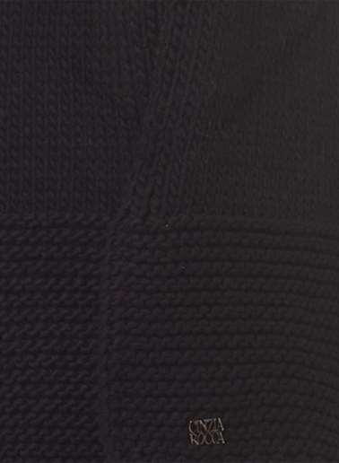 Gestricktes Cape in Schwarz